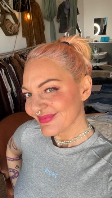 Le seul moment où tout s’arrête… quand je dors 😴✨
Juste du calme, du silence… et plus rien à penser 🌙🤍

Et demain, on recommence… avec toujours autant d’amour pour ce que je fais 🫶

📍 Avenue de Béthusy 38B, Lausanne
🕒 Mardi–vendredi 13h–19h
🕚 Samedi 11h–18h

#lisoustreetvintage #vintagelove #vintagestyle #secondemain #vintageshop lausanne shoplocal mood calm softlife slowlife dreambig grateful thankful 😴🤍✨