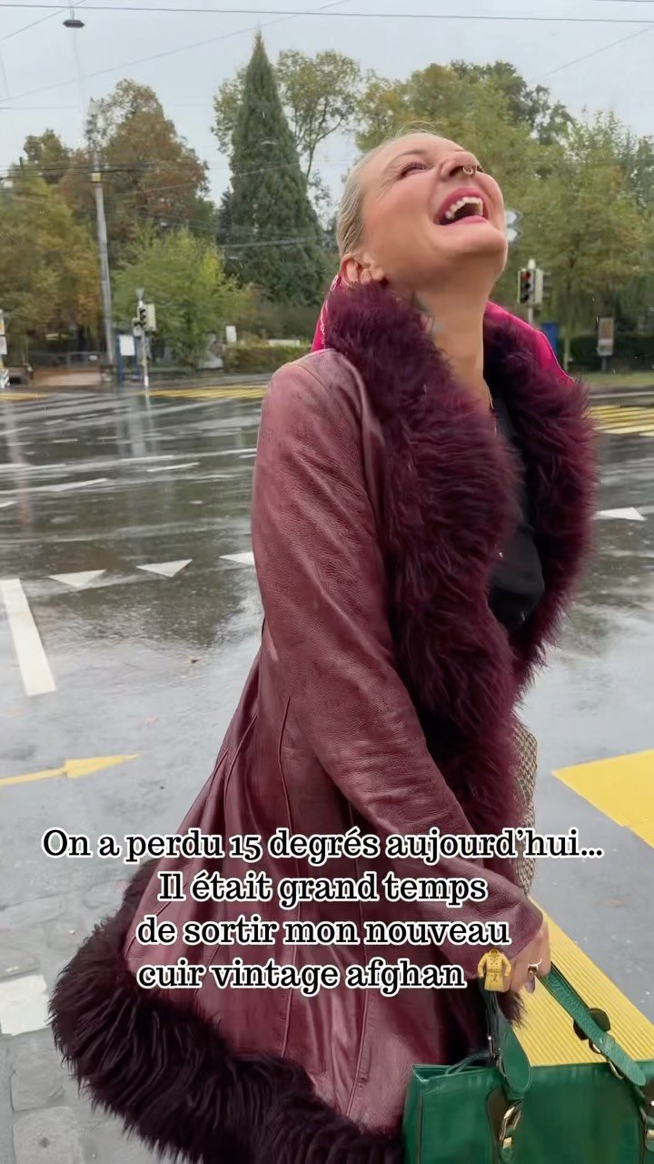 🌧️ On a perdu 15 degrés, donc officiellement : la saison des vestes est OUVERTE. 🧥🔥

Et ça tombe plutôt bien… 👀

📍 Lisou Street Vintage — Lausanne
🛍️ Shop ouvert du mardi au vendredi
🕑 14h — 19h

⚠️ ATTENTION : DROP SAMEDI.
Et celui-là… ça va péter sa race. 💥💥💥

Vous êtes prévenus. 😈