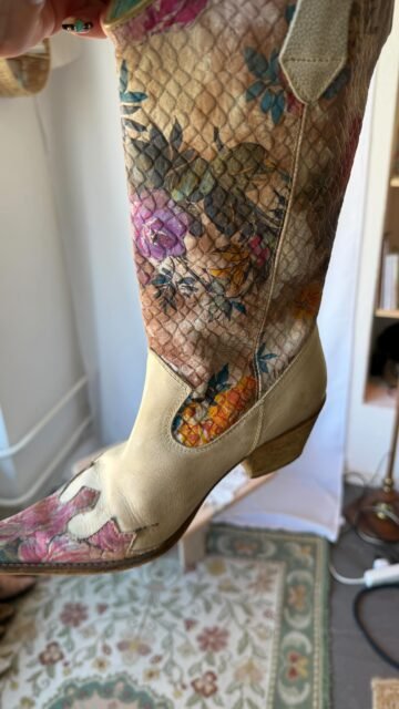 Les tailles vintage ≠ les tailles d’aujourd’hui ⚠️👀

Un 42 peut très bien correspondre à un 36 😳
👉 Ne te fie pas à l’étiquette

Dans ce Réel, je t’explique comment bien vérifier ta taille en vintage 🧵✨
(pour éviter les mauvaises surprises en cabine ou en ligne 👌)

💬 Dis-moi en commentaire si ça t’est déjà arrivé !

📍 Lisou Street Vintage
Avenue de Béthusy 38B, Lausanne
🕒 Mardi–vendredi 13h–19h
Samedi 11h–18h

#vintage #vintagestyle #secondemain #friperie #lausanne modevintage taillevetement vintagefashion slowfashion