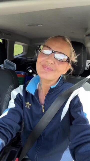 OK… j’ai ENCORE craqué 😭💸
300 nouvelles pièces qui arrivent 💥

👀 Levi’s vintage
🧣 bandanas
👗 robes
💗 vestes en cuir

tout est en place dès aujourd’hui… et honnêtement c’est lourd 😮‍🔥

💥 GROS DROP samedi matin (11h en story — soyez là)

⏰ cette semaine :
• aujourd’hui : 14h–19h
• demain : fermé
• vendredi : 14h–19h
• samedi : 11h–18h

vintage levis vintage 90s 80s friperie lausanne suisse seconde main vetement vintage new arrivals drop vintage pepites mode outfit style streetwear inspi look du jour cuir vintage bandana vintage robe vintage selection pointu