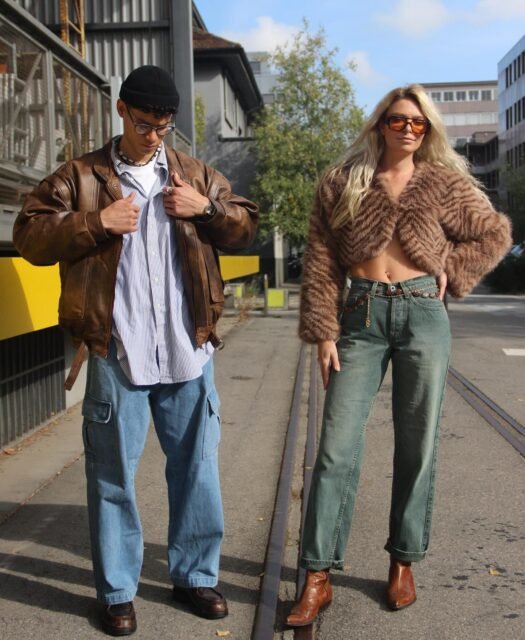 🍂 Nouvelle collection automne 🍂
Le Shunshing se pare de nouvelles pièces vintage pour la saison — textures, volumes et couleurs de rentrée au rendez-vous. Une trentaine de trouvailles, désormais disponibles sur lisoustreetvintage.ch ✨
Les pièces sont aussi à retrouver en boutique !

📍 Avenue de Béthusy 38B, Lausanne
🕒 Horaires
Mercredi 14h–19h
Jeudi Fermé 
Vendredi 14h–19h
Samedi 11h–18h
Vous aimez cette nouvelle collection ? 

💄 @anais.manreza 
💍 @tutti_belt 
📸 @lissy.baldwin 

#vintage #lausanne #newcollection#switzerland #secondhand #shopvintage