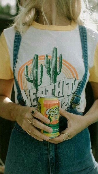 🔥 Version fun & directe

Un débardeur blanc.
Un jean.
Pieds nus.

Et après…
je m’amuse 😏

Cuir.
Jean.
Vintage mood activé.

⸻

📍 Lisou Street Vintage
Avenue de Béthusy 38B
Lausanne

🕰️ Boutique ouverte
Mercredi & vendredi : 14h – 19h
Samedi : 11h – 18h

🖤 Mercredi dès 14h en boutique

#vintage #vintagestyle #lookdujour #lausanne #lisoustreetvintage