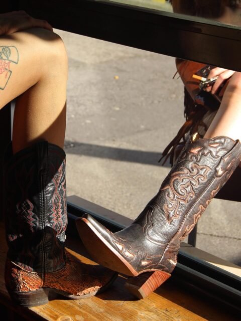 Last week in a nutshell 💫
Between birthday vibes 🎂, shooting moments 📸 and a little bit of chaos in between…

Grateful for these beautiful little snippets of life 💛
(And wait for the last slide… surprise 👀✨)

📍 Lisou Street Vintage
Avenue de Béthusy 38B, Lausanne

🕰️ Horaires
Mardi–vendredi 13h–19h
Samedi 11h–18h

#vintagestyle #behindthescenes #birthdayweek #vintagefashion #lisoustreetvintage