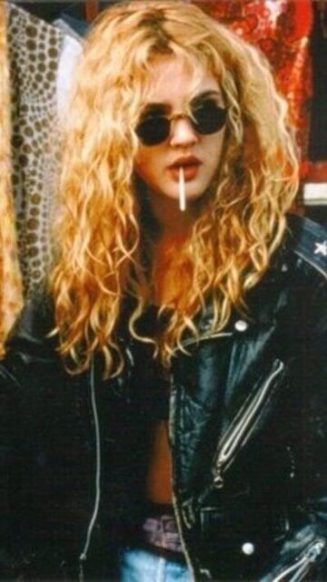 Être à son compte, c’est génial ✨
On croit qu’on choisit ses horaires,
qu’on fait un peu ce qu’on veut…

Mais en vrai,
on a juste remplacé le 8h–17h
par du 24h/24 🫠

On travaille tôt, tard, parfois la nuit,
souvent quand les autres se reposent.
Et ce n’est pas toujours évident
de garder une vraie vie perso à côté.

💭 Moi à 3h du matin, dans mon lit

📍 Aujourd’hui : 14h – 19h
📍 Demain : 11h – 18h
📍 Lisou Street Vintage
38B Avenue de Béthusy, Lausanne

🔥 -30% sur les manteaux
(et plein de pépites à choper 🧥✨)

#entrepreneuse #vieindependante #autoentrepreneur #realdevie
#behindthescenes shoplife vintageaddict
workworkwork jamaisoff smallbusiness
lausanne lisoustreetvintage