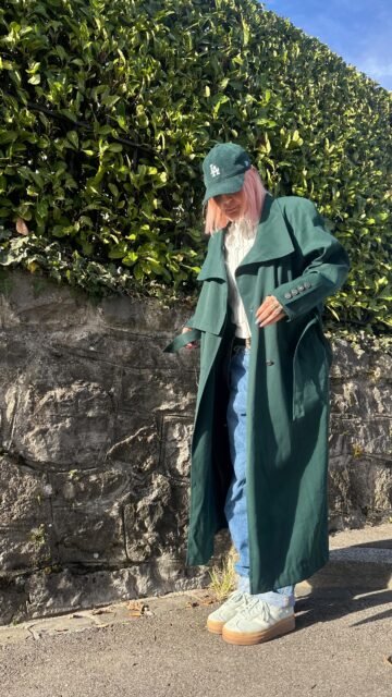 —

✨🧥
Quand le début d’année n’a pas été tendre avec toi,
mais qu’un trench vintage incroyable te réconcilie avec l’univers.
Parfois, il suffit d’une pièce.

📍 Lisou Street Vintage
Avenue de Béthusy 38B, Lausanne

🕰️ Ouvertures
• Vendredi : 14h – 19h
• Samedi : 11h – 18h

#vintagevibes #trenchvintage #slowfashion #vintagestyle #lisoustreetvintage