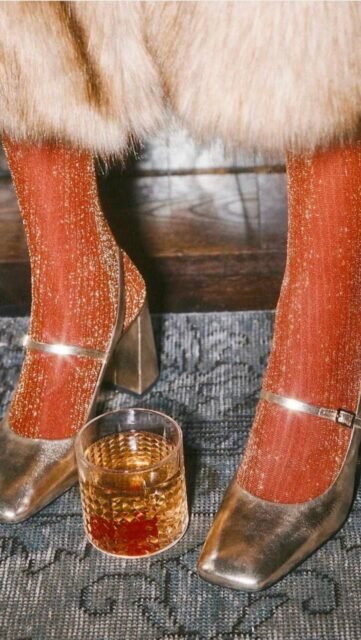 ✨ On dit souvent que le vintage n’est pas stylé, pas sexy, pas assez moderne…
💋 Laisse-moi te prouver le contraire.
Aujourd’hui je te montre cette robe de soirée vintage, ultra sensuelle, qui te donne tout : le charme, l’attitude, l’allure.
Oui, tu peux sortir, aller en date, te sentir puissante et lumineuse… en vintage.
C’est même encore mieux. ✨🔥

Et chaque samedi matin à 11h, je partage en story la sélection de la semaine — de quoi t’inspirer avant même ton café ☕💘
J’y compte bien te voir bientôt… ou te revoir très vite. 🤭💞

👇 Infos boutique
📍 Lisou Street Vintage
Avenue de Béthusy 38B, Lausanne
🕒 Mercredi & vendredi : 14h–19h
🕒 Samedi : 11h–18h

#vintagefashion #vintagestyle #robevintage #vintagedress #eveningdress #ootdfashion #lausanne #lausannestyle #lisoustreetvintage #vintagelook #datenightoutfit #sexyvintage #secondhandstyle #slowfashion