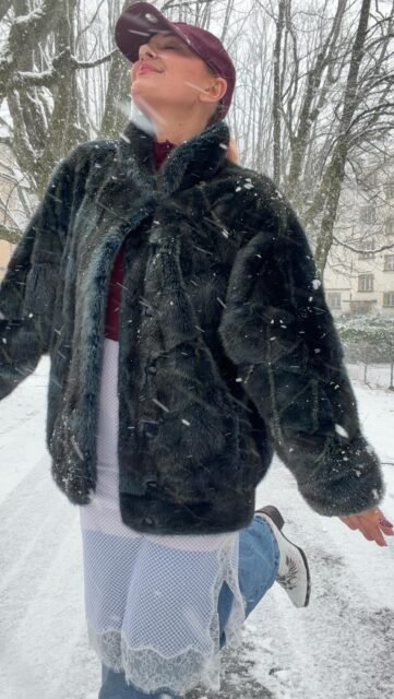 Pour celles et ceux qui aiment le vintage,
les vestes, le cuir,
des pièces incroyablement originales.

Bienvenue sur mon compte 🤍
Ma boutique est à Lausanne, Suisse 🇨🇭

📍 Lisou Street Vintage
Avenue de Béthusy 38B, Lausanne

🕰️ Horaires boutique
▫️ Mercredi : 14h – 19h
▫️ Vendredi : 14h – 19h
▫️ Samedi : 11h – 18h

🧥 Vestes vintage
🖤 Cuir vintage
✨ Pièces uniques

#vintage #vestevintage #cuirvintage
#boutiquevintage #lausanne suisse
modevintage pieceunique slowfashion