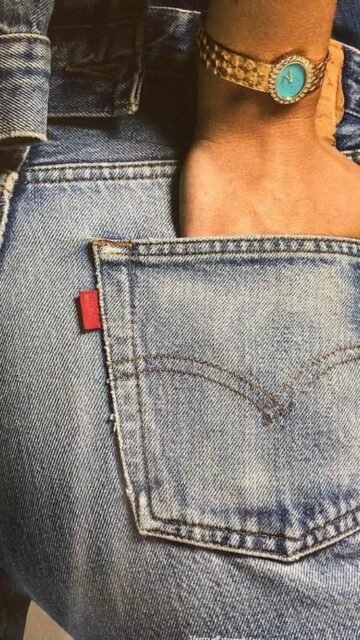 💗 Friperie vs boutique vintage : c’est pas la même chose
En 50 secondes, je t’explique la différence entre :
🧺 la friperie (arrivages larges, fouille, pépites à dénicher)
✨ la boutique vintage (sélection, cohérence, pièces choisies, contrôlées, mises en valeur)

Chez Lisou Street Vintage, chaque pièce est sélectionnée pour sa coupe, sa matière, son époque et son état.

🕰 Horaires de la boutique – cette semaine :
🌸 Mercredi : sur rendez-vous
🌸 Jeudi & vendredi : 14h–19h
🌸 Samedi : 11h–18h

📍 Avenue de Béthusy 38B, Lausanne

🗓 Nouveaux horaires dès le 11 février :
💗 Mardi – vendredi : 13h–19h
💗 Samedi : 11h–18h

#vintage #boutiquevintage #friperie #lausanne #pinkvibes 💗