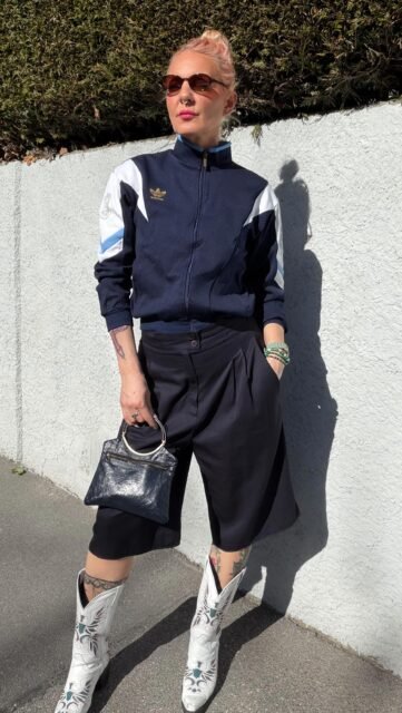 Quand tu viens d’installer 200 nouvelles pépites vintage pour le printemps 💙🌸

Le bleu marine rencontre le blanc,
le street dialogue avec le classique…
et la boutique se remplit de nouvelles silhouettes à adopter maintenant ✨

tailoring • pièce forte • essentiel vintage • cuir :

Spring Drop
le spring drop est officiellement installé 🌼

Passe découvrir tout ça ce week-end.

📍 Lisou Street Vintage
Avenue de Béthusy 38B, Lausanne

🕒 Mardi–vendredi 13h — 19h
Samedi 11h — 18h

#lisoustreetvintage #springdrop #vintagefashion #vintagestyle #lausanne newinvintage