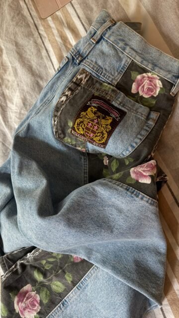 Bon… la séparation est officiellement annoncée. 🥲😂

Quelques pièces de mon propre dressing rejoignent le drop de demain. Et croyez-moi, je ne m’en sépare pas parce que je ne les aime plus… bien au contraire. 😭

Elles méritent juste d’être portées plus souvent que je ne le fais aujourd’hui. 🫶🏼

Rendez-vous demain à 9H pour le drop. ⏰
Et prenez soin d’elles, svp. 🥹😂

📍 Lisou Street Vintage — Lausanne