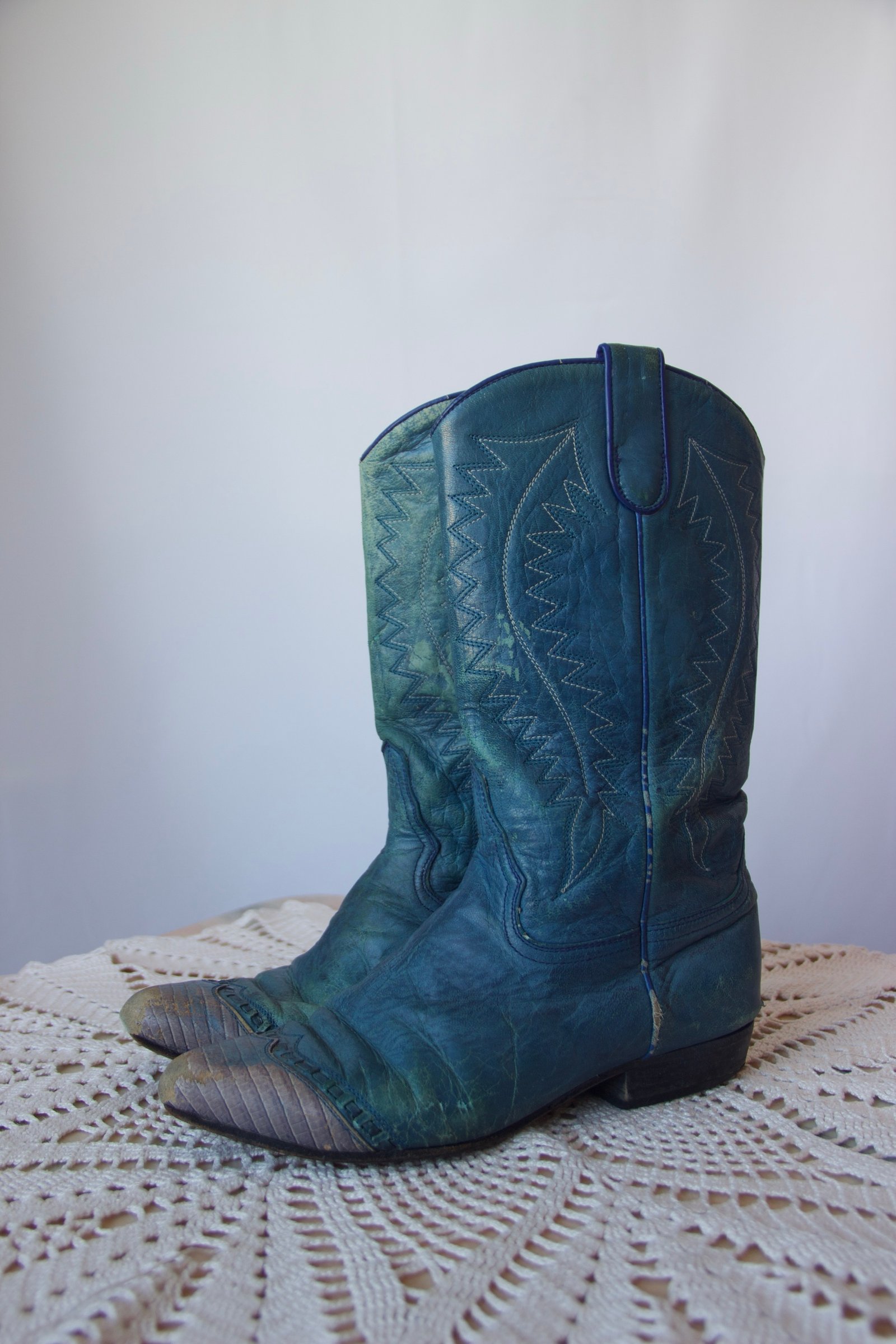 Santiags cuir patiné bleu pétrole pièce unique recostumisé