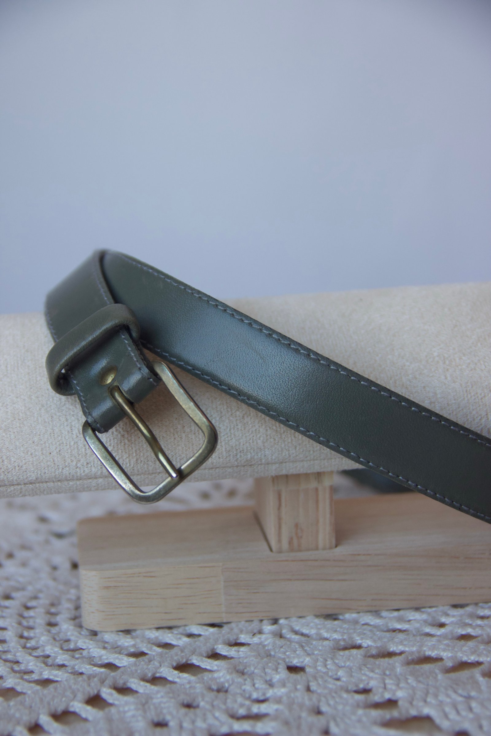 Ceinture vintage en cuir vert kaki – made in France