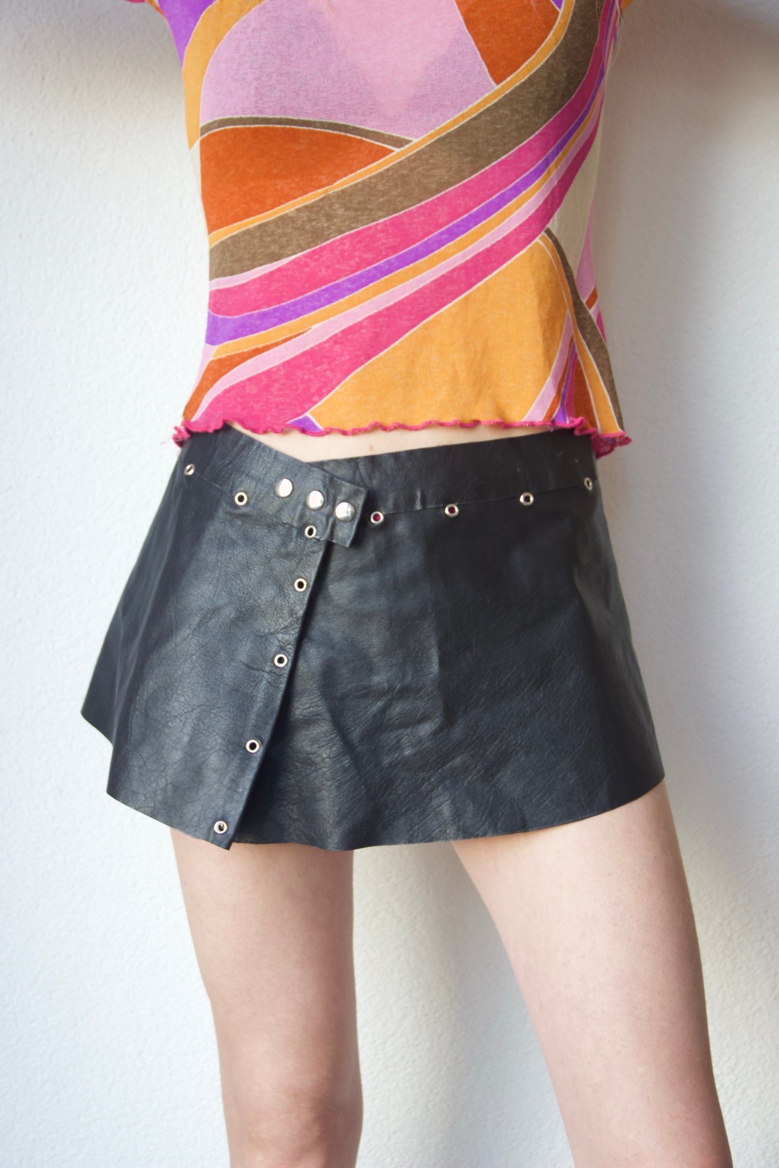 Jupe cuir vintage courte