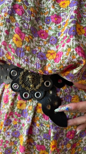 SPRING DROP 🌸✨

Explosion de couleurs, silhouettes vintage iconiques, énergie solaire — le nouveau drop arrive 🌈
Bandeaux, robes fleuries, vestes statement, pièces uniques 80s 90s qui font tourner les têtes à Lausanne.

Du look effortless au outfit bold, tout est là pour upgrader ton dressing de saison 🌼
Vintage coloré, prints, layering, pièces fortes, style rétro, looks printemps été — ready to shine.

⏰ Drop en story samedi à 11h
📍 Disponible en boutique dès demain 14h–19h
📍 Samedi 11h–18h
Avenue de Béthusy 38B, Lausanne

Premier arrivé, premier servi — pièces uniques only 💥