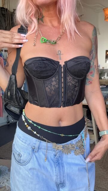 hallelujah version vintage ✨

j’ai regardé les deux concerts de Justin Bieber 🎤
et honnêtement… un concert de dingue 🤍

en attendant les dates en Europe 🇪🇺
je fais mes propres moments hallelujah 💫

le vintage 🕊️
chiner ✨
trouver une pépite 🤍
un nouveau drop 🛍️
voir mes clientes heureuses 💞
et dire “j’en ai pas besoin”… mais le prendre quand même 🫠

Lisou Street Vintage 🖤
Avenue de Béthusy 38B, Lausanne 📍

mardi – mercredi – vendredi ⏰ 14h–19h
samedi ⏰ 11h–18H