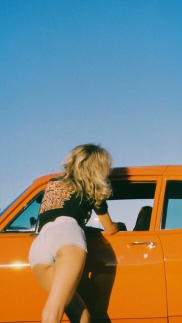 Des années à rêver de tomber sur une sélection 70s comme celle-ci… et puis un jour, elle arrive. 🤎🍂✨

Vestes en daim, imprimés iconiques, mailles, denim et véritables pépites des années 70… un drop exceptionnel ce samedi chez Lisou Street Vintage. 🌼🧡✨

Des pièces rares, du caractère, et toute la magie du vintage que l’on espère trouver pendant des années. 🤠🤎

📍 Avenue de Béthusy 38B, Lausanne

🕒 Horaires de la boutique :
Mercredi 14h–19h
Jeudi 9h30–13h30
Vendredi 14h–19h
Samedi 10h–17h

✨ On se retrouve samedi pour découvrir cette sélection 70s de rêve. ✨